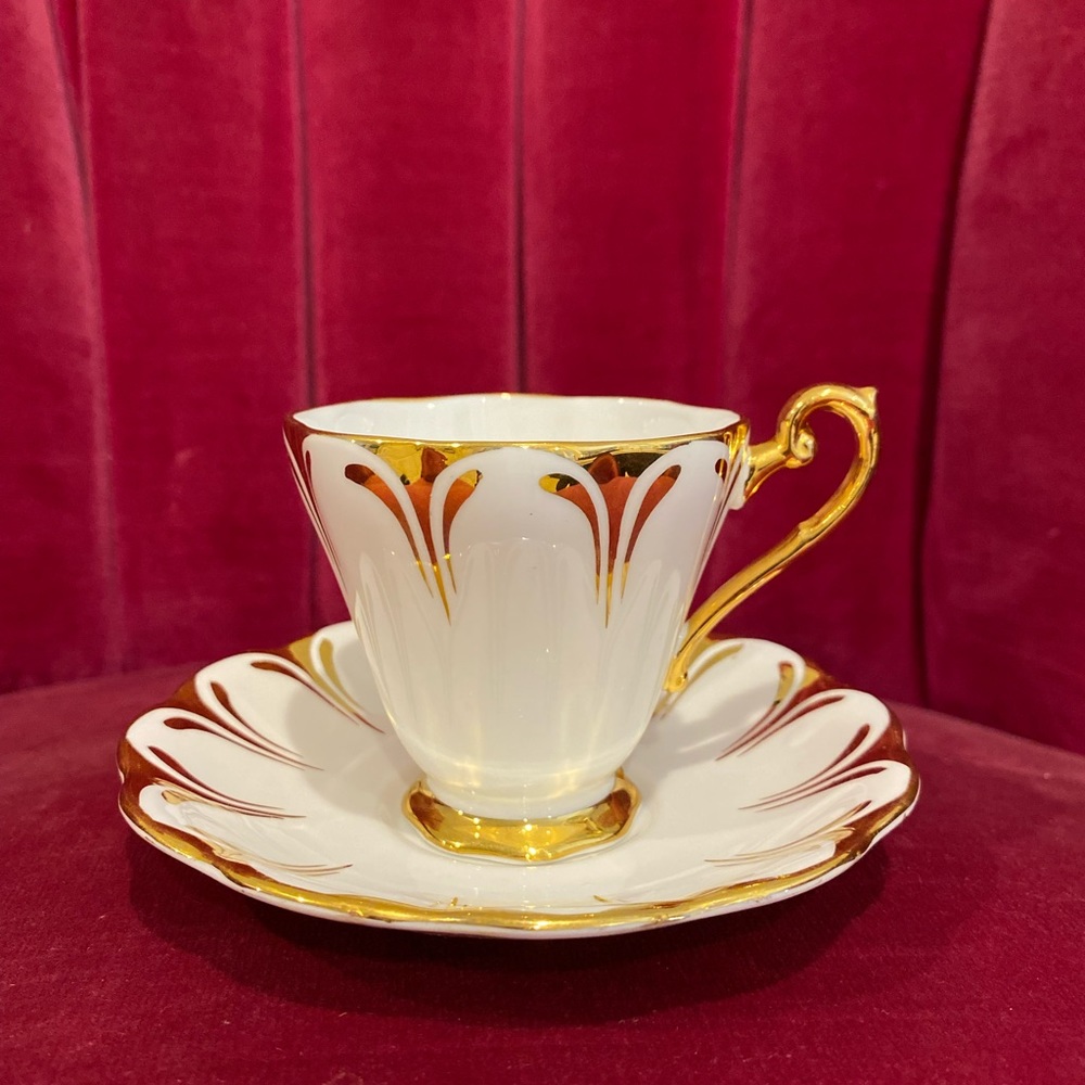Elegant Royal Standard gold trim tea cup and saucer